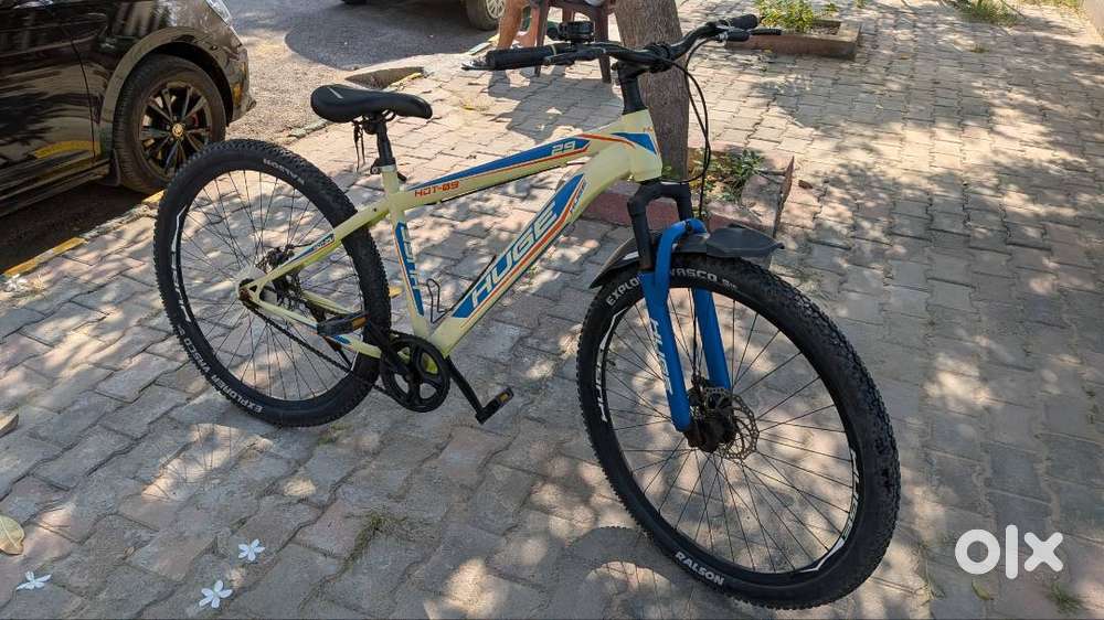 Huge Cycle with 26 inch tyres, stylish design with both disc brake