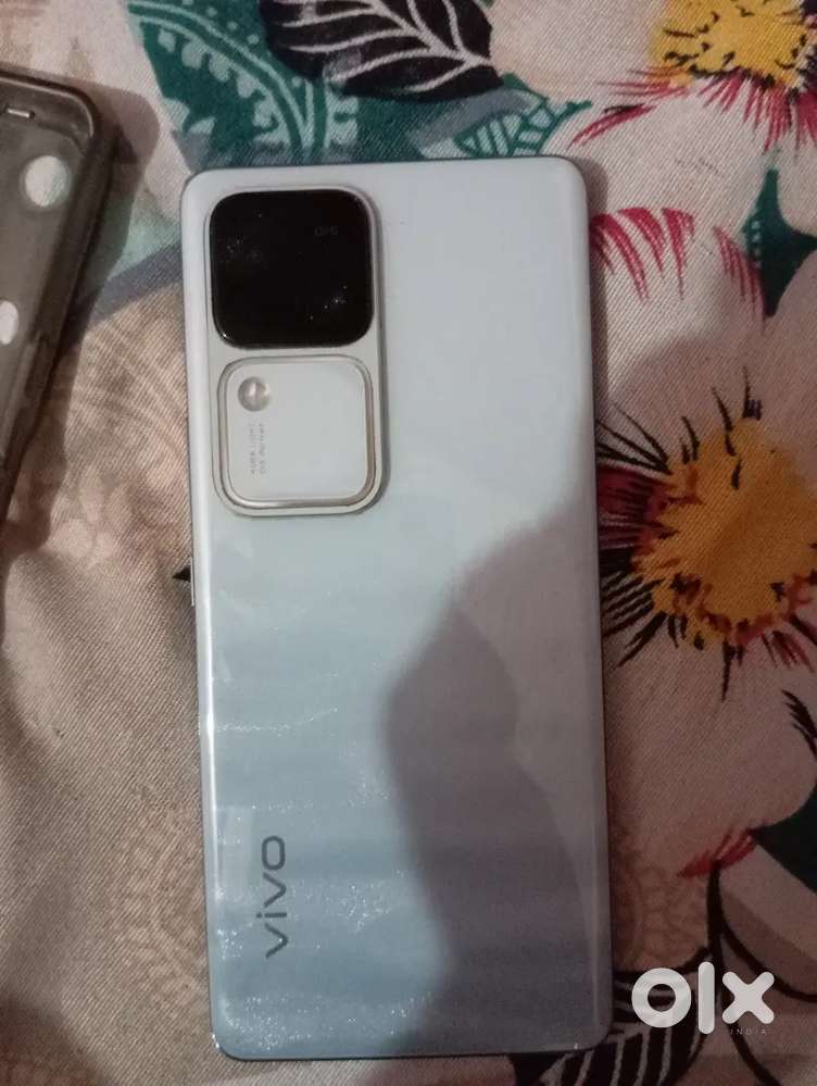 Vivo V30 8/128 Exchange v ho skta hai