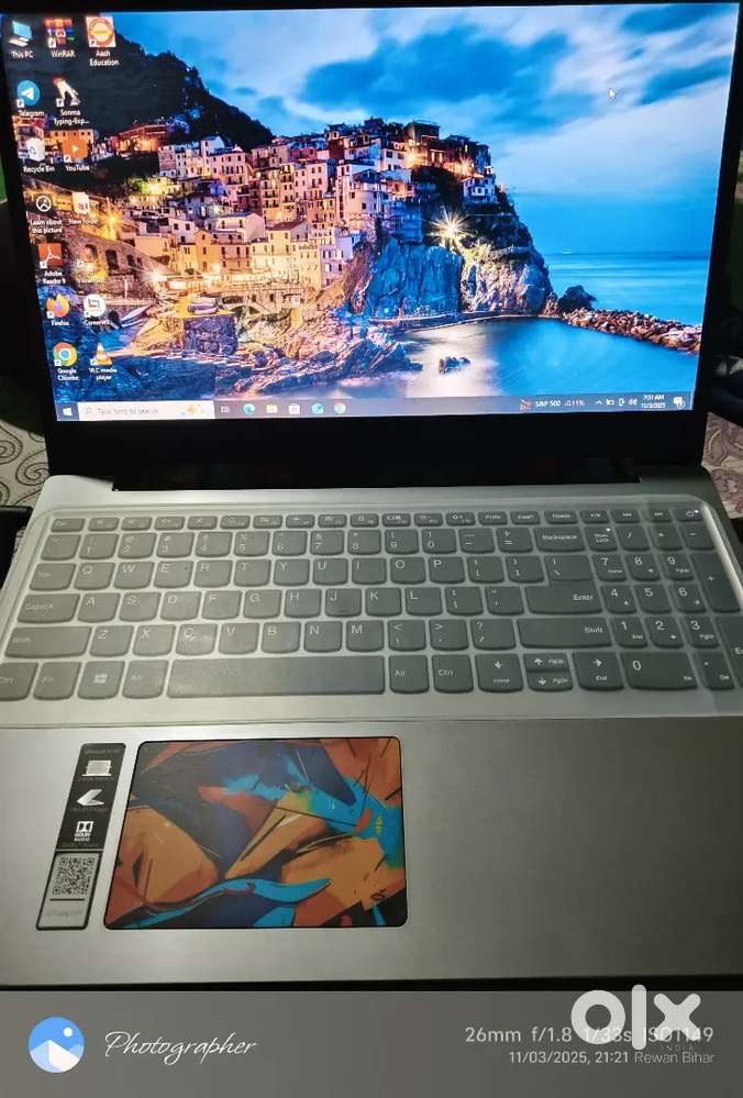 Lenovo laptop hai good condition me hai koi problem nhi hai