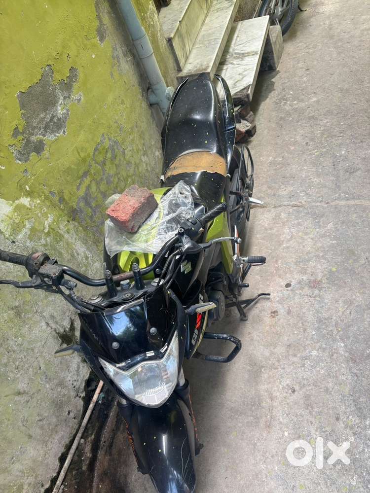 Suzuki gixxer  dual disk black green colour new battery new tyre