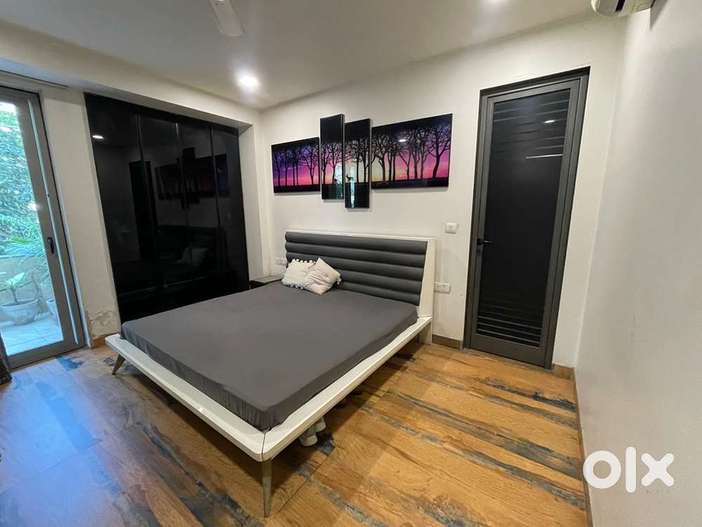 King bed with mattress and painting