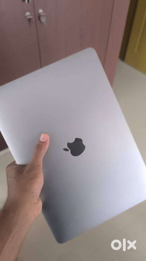 MacBook Air M1 (2020) - Working Perfectly, Display Line Issue