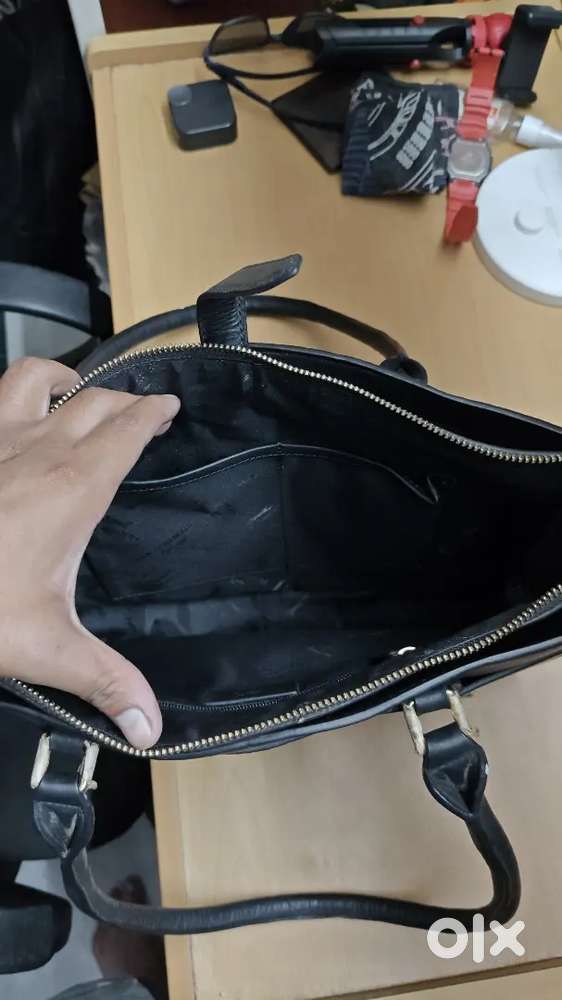 Leather bags export quality each 200 euros