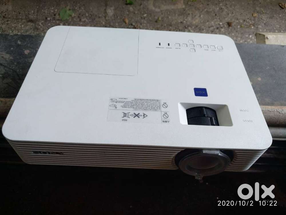 Sony Projector … VPL DX221 sparingly used with 95 % bulb life is for s