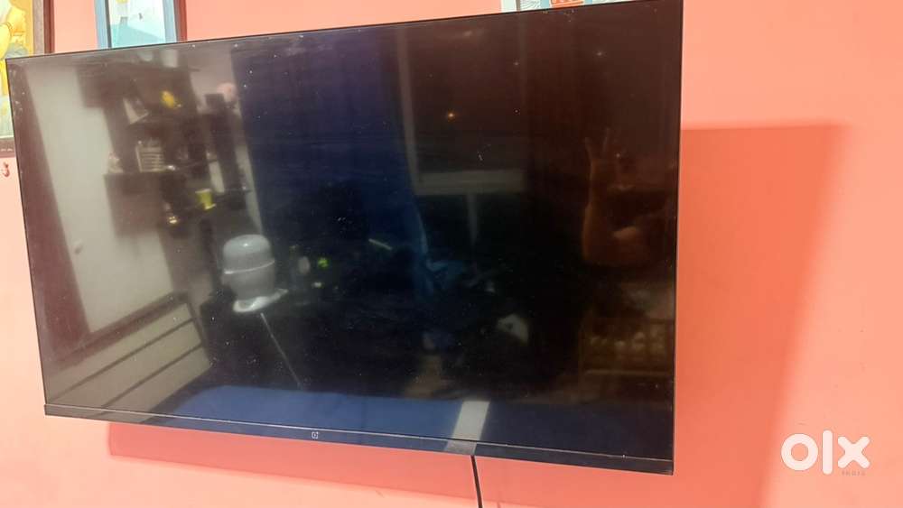 Led, one plus black in color