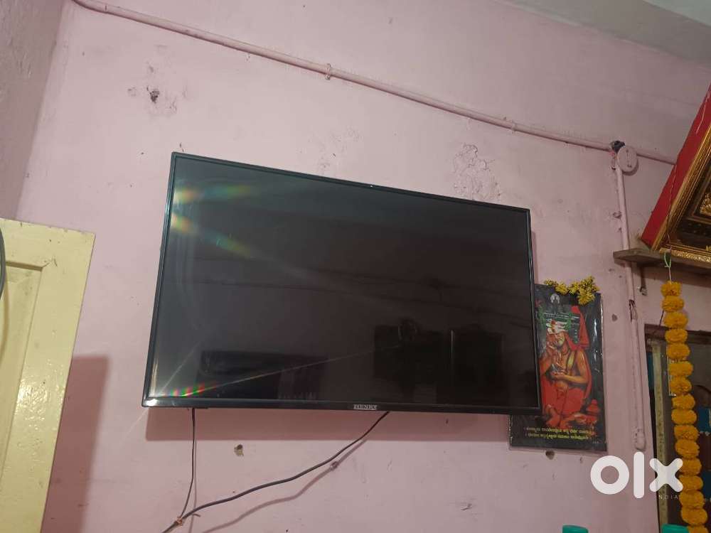 HENRY 43 INCH TV