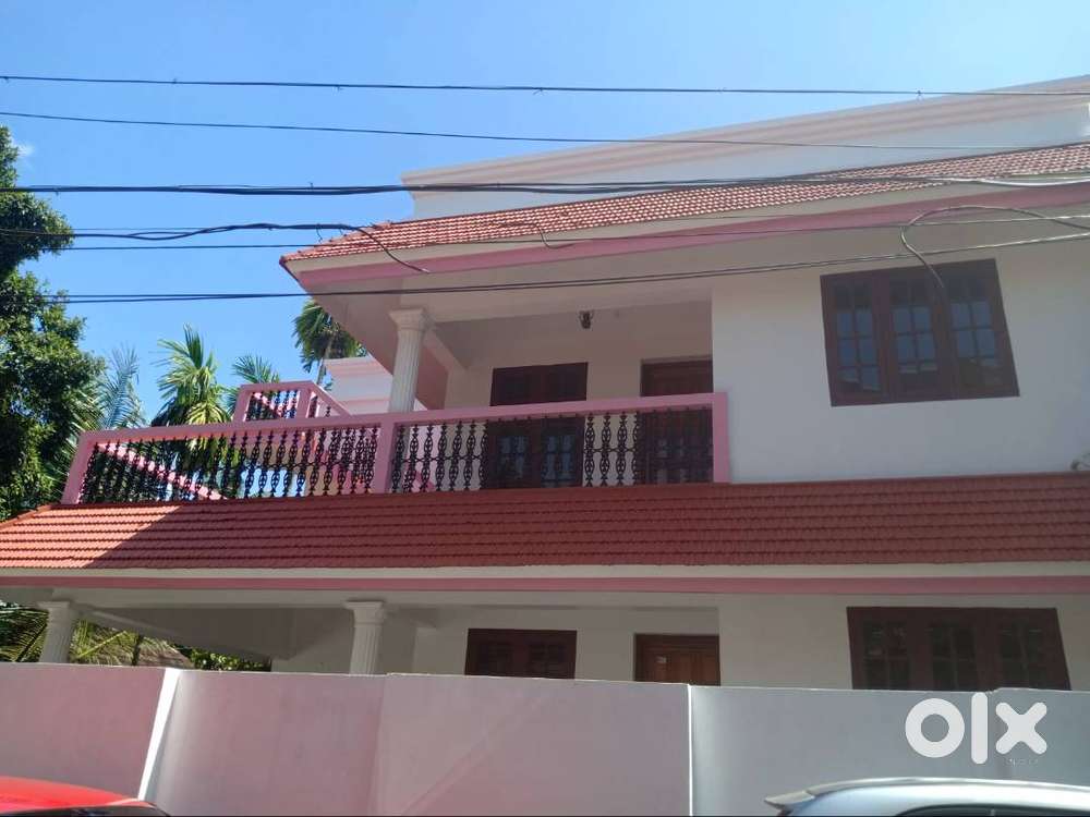 4 BHK House in 10 cents plot