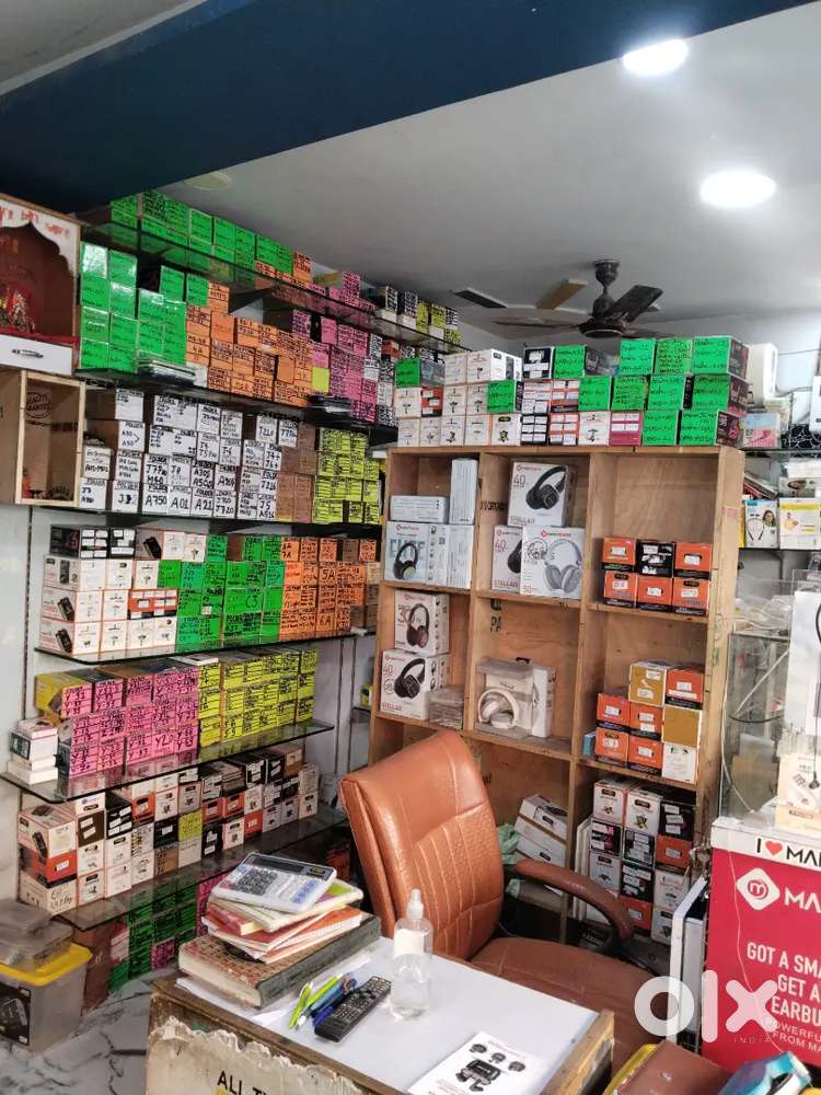 Need female candidate for our mobile shop