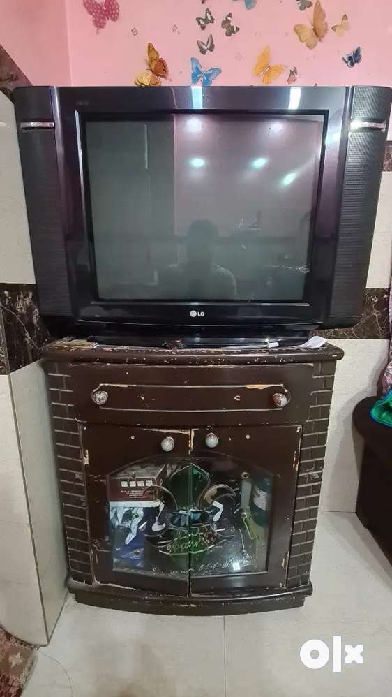 Selling a tv with wardrobe