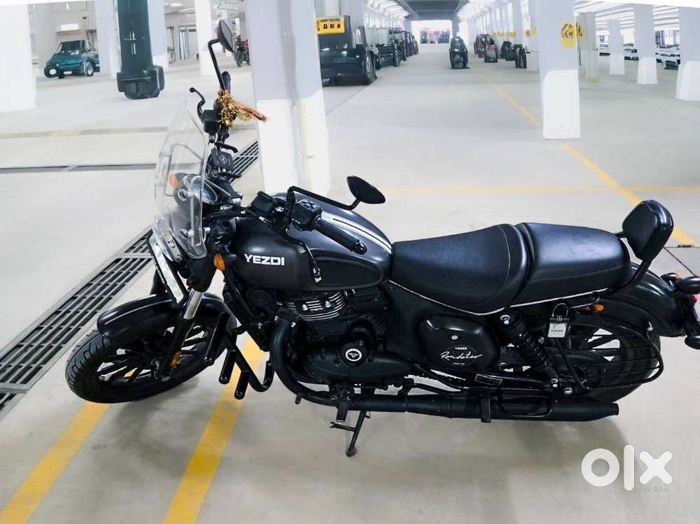Yezdi Roadster 2024 – Excellent Condition  Loaded with Accessories