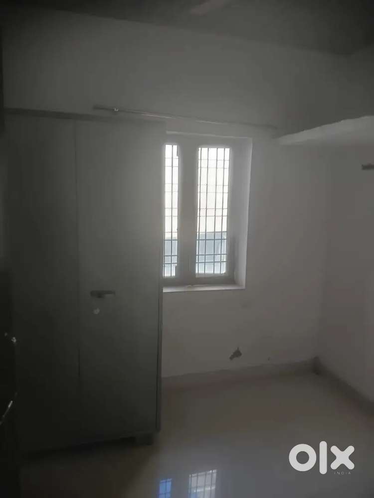 2 room set ballupur synergy hospital k pass hai on road location