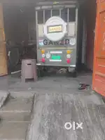 अगर किसी को स्कूल मे बच्चे लगाने के लिए e रिक्शा लगाना है तो बताना