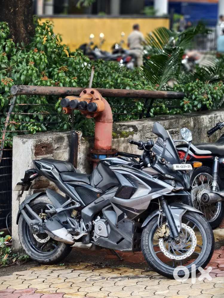 Bajaj rs200 top notch condition single handedly used