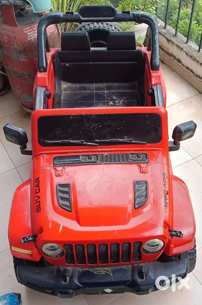 Red colour SUV car - remote not available