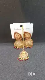 Jhumka with maang tikka