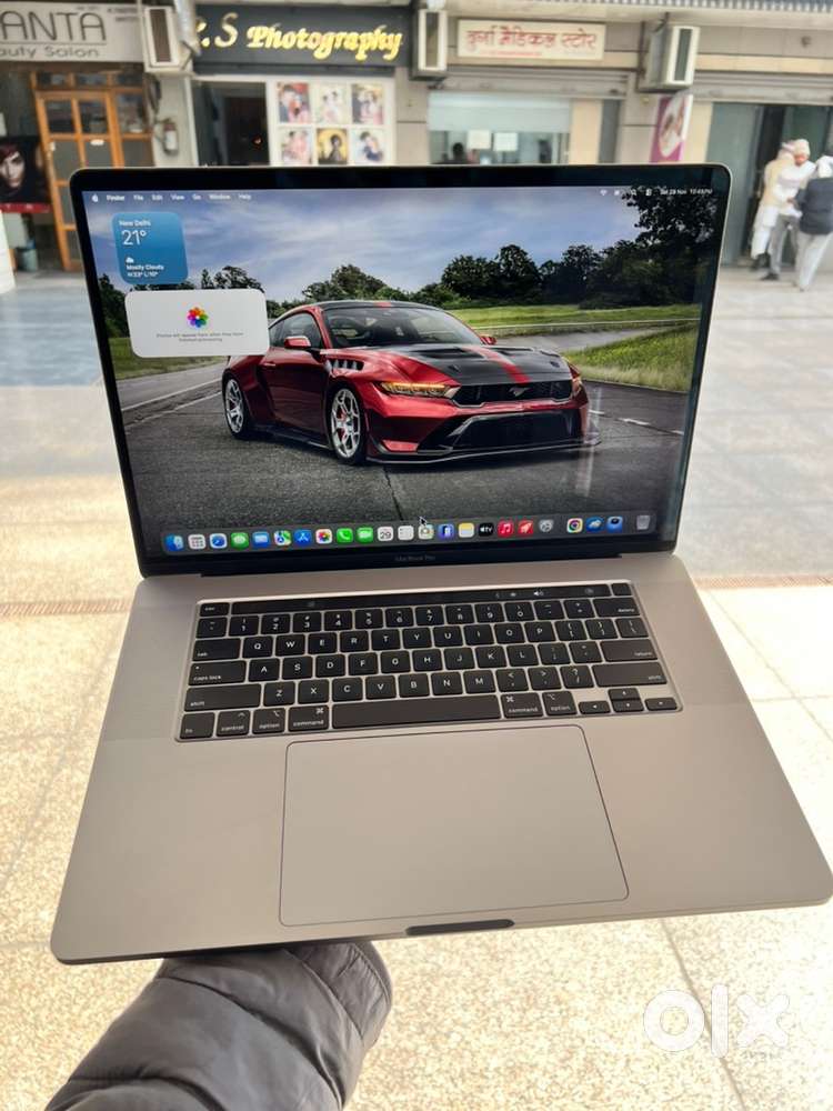 MacBook pro i7 / 32 Gb Ram 512 gb ssd / with 6 gb graphics card