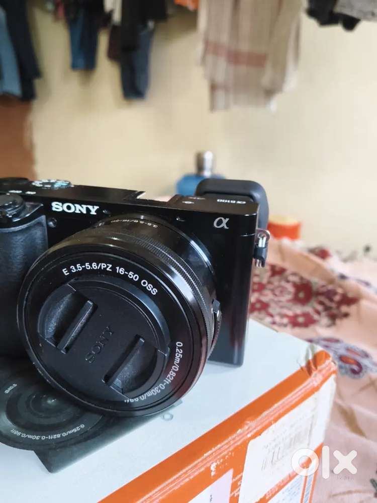 Soni a6100 mirror less camera
