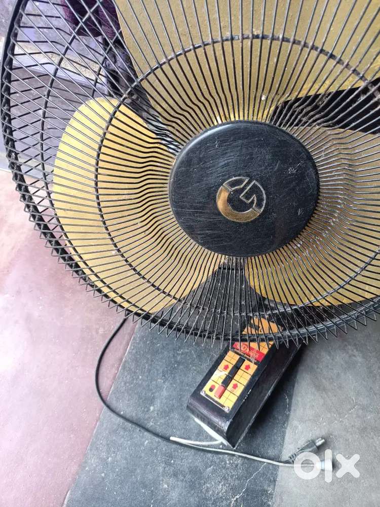 Wall fan crompton