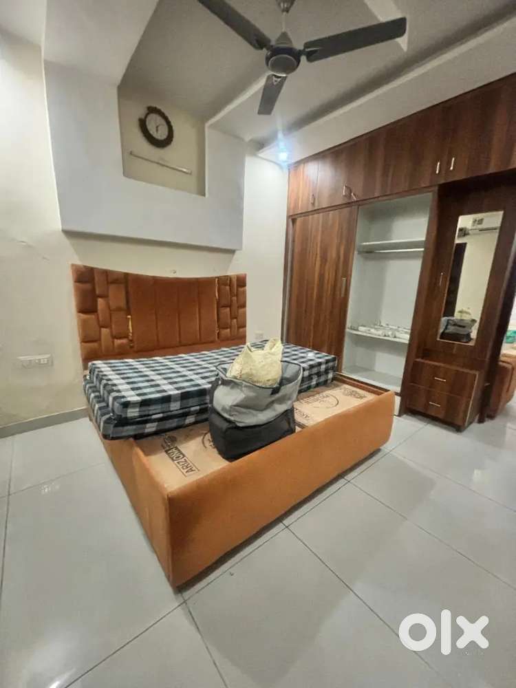 2bhk luxry fullifurneshd flat sector 127