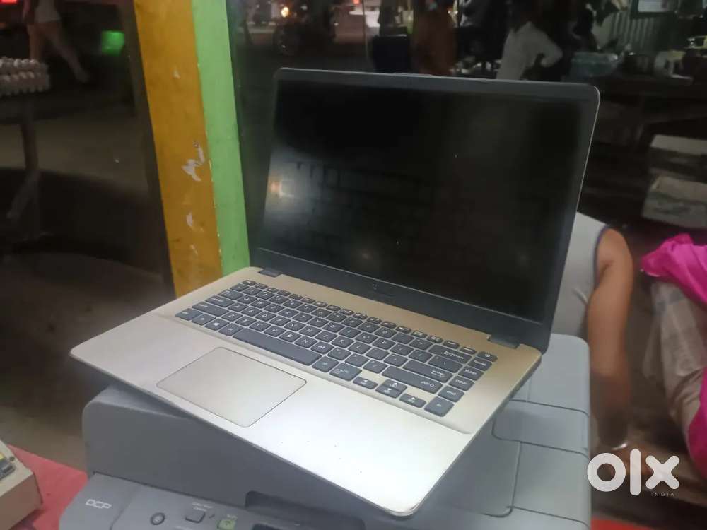 Asus Vivobook Laptop 8GB Ryzen 5 Procesor.. Gaming Laptop
