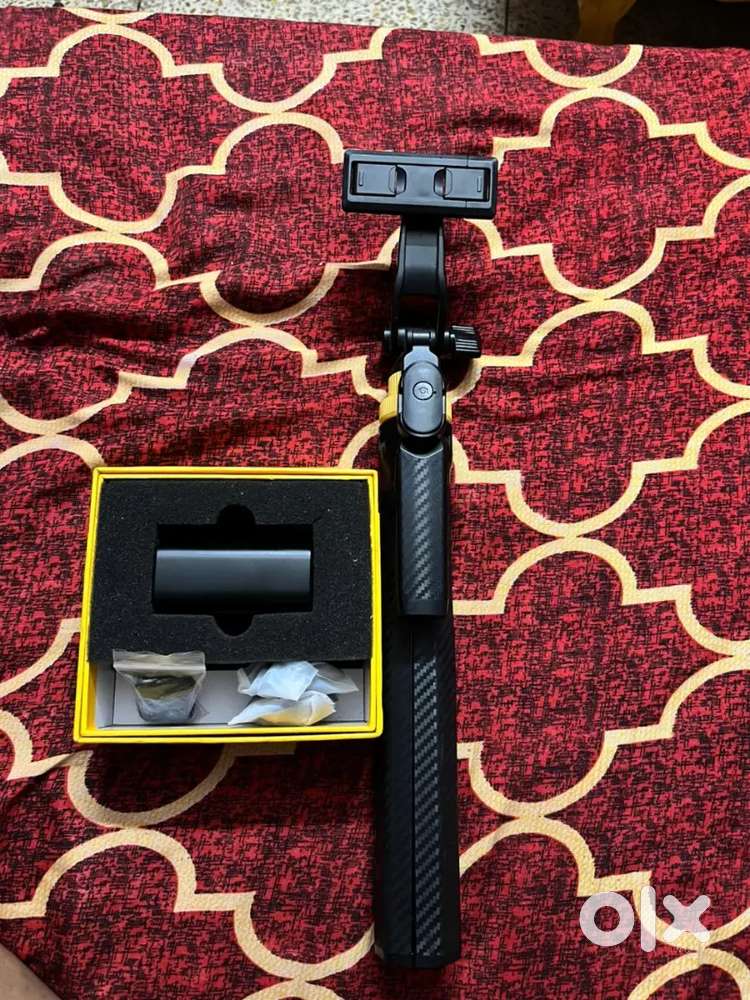 Dugitek 2 In One Wireless microphone & Selfie Tripod