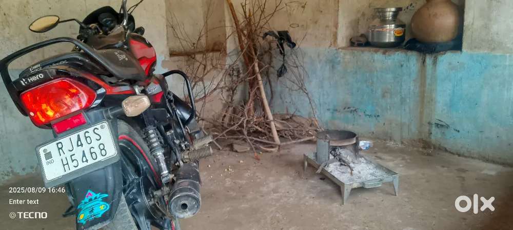 HF Deluxe bike, 2020 ka modal hai ,or 42000 chali hai,