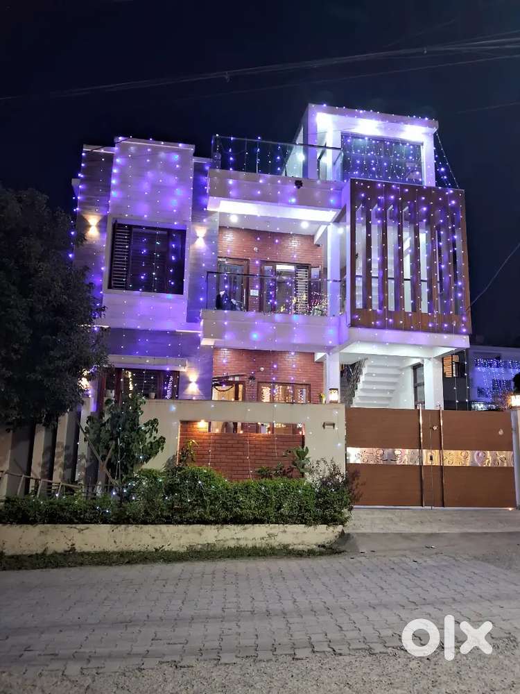 Room for rent (details mentioned)