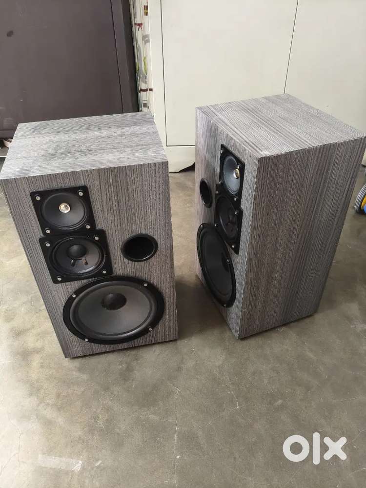 Hi Fi Threeway speaker columns