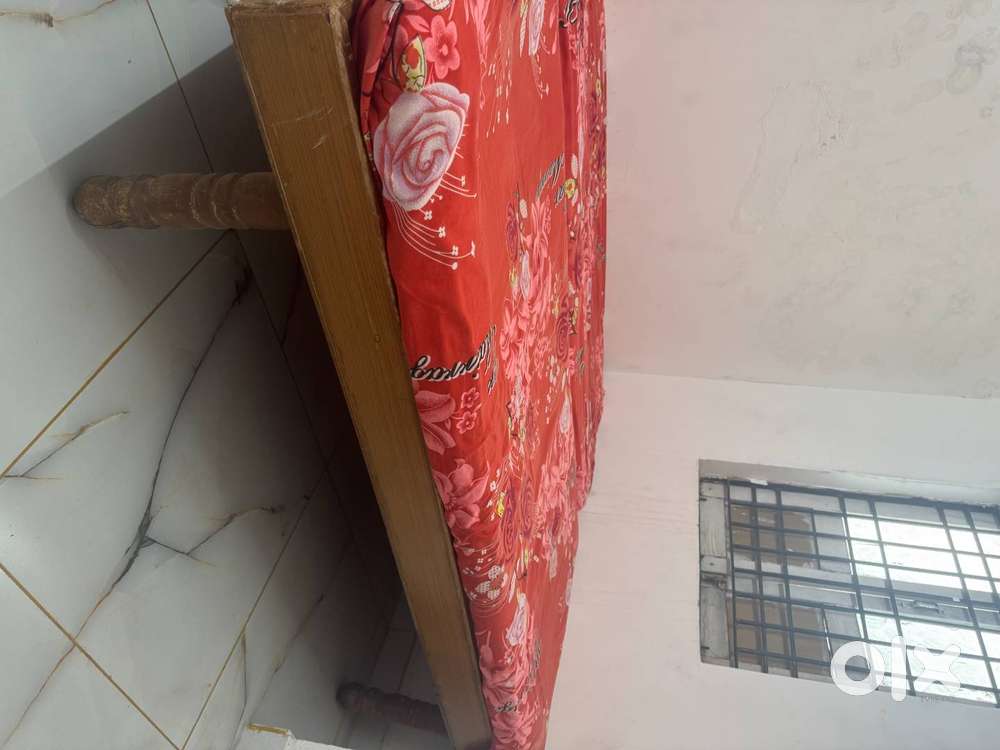 2 સિંગલ બેડ (ગાદાં સહિત)