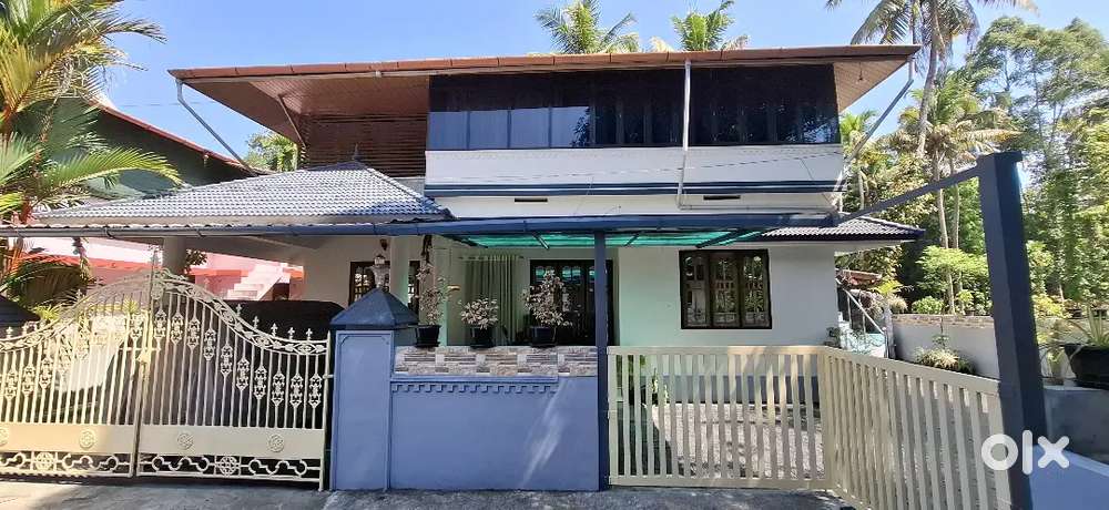 Perumbavoor -Kavumpuam 6•5 Cent, 1300 Sqft house for Sale