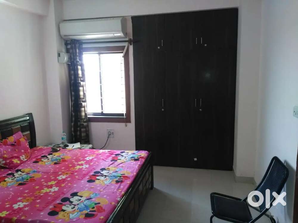 Rent for 3bhk flat fully furnished covered campus near arera hills..