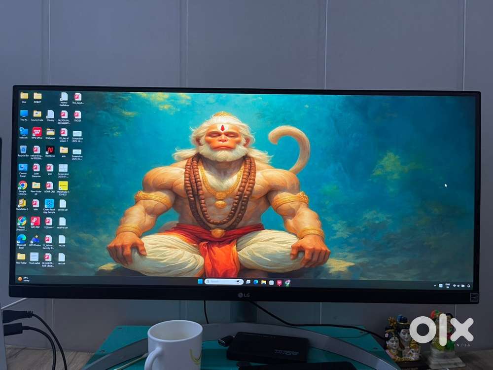 Ultrawide monitor 29