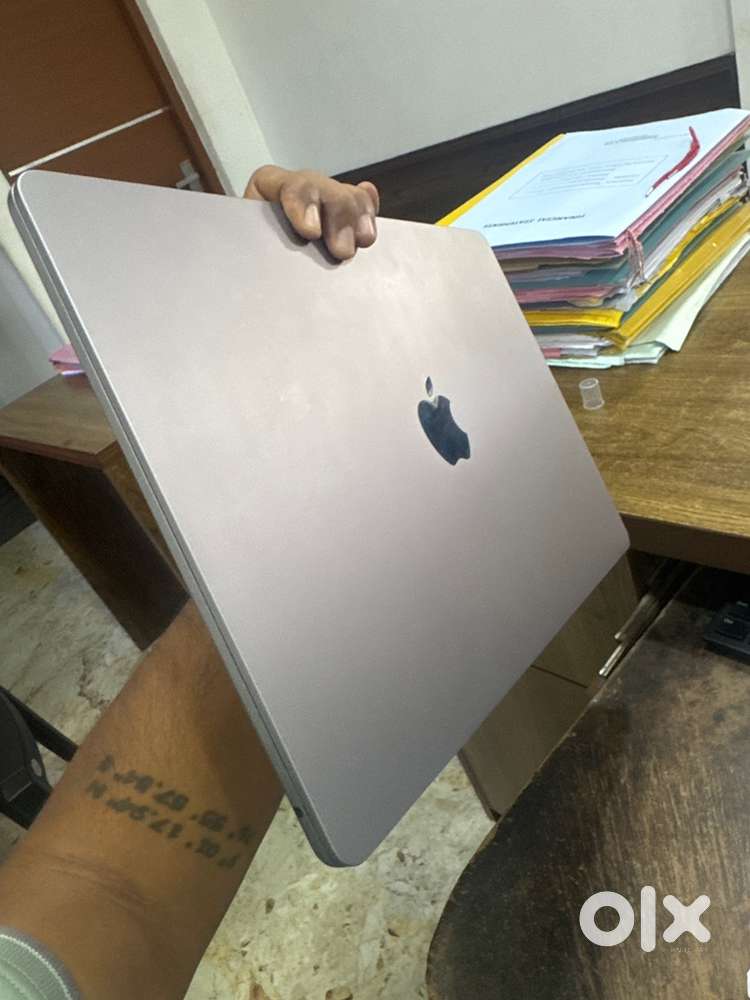 Apple Macbook M2 2023 256GB 8GB 15.6 inch with Apple care plus