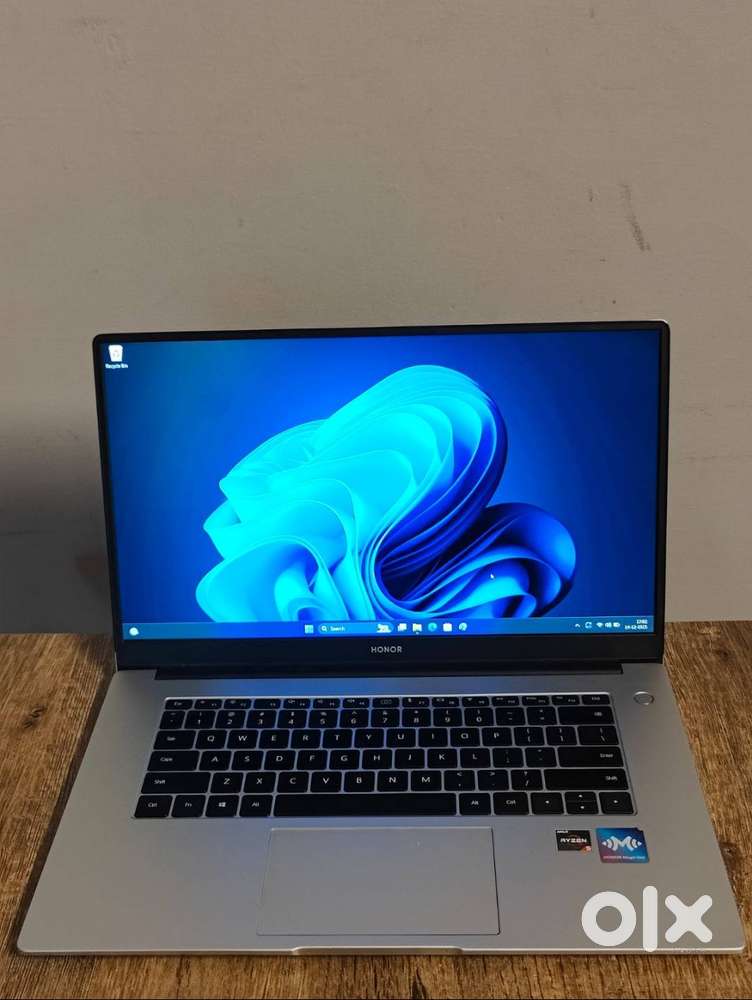 HONOR Magicbook 15 (Ryzen 5 3500u, 8GB ram, 256g NVME ssd,15.6 inch)