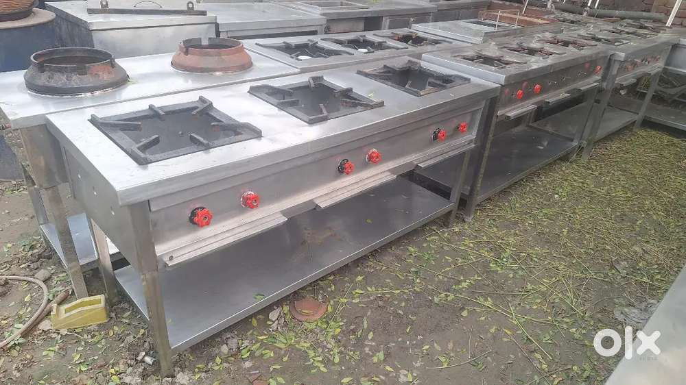 Restaurant/ commerial kitchen- 3 burner range
