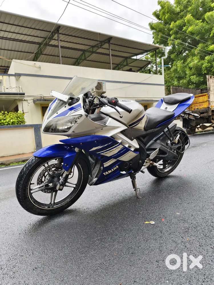 Yamaha R15 v2 special edition