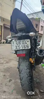Splendor self start price 32000 R15 hai 17 model price 45000 ki hai