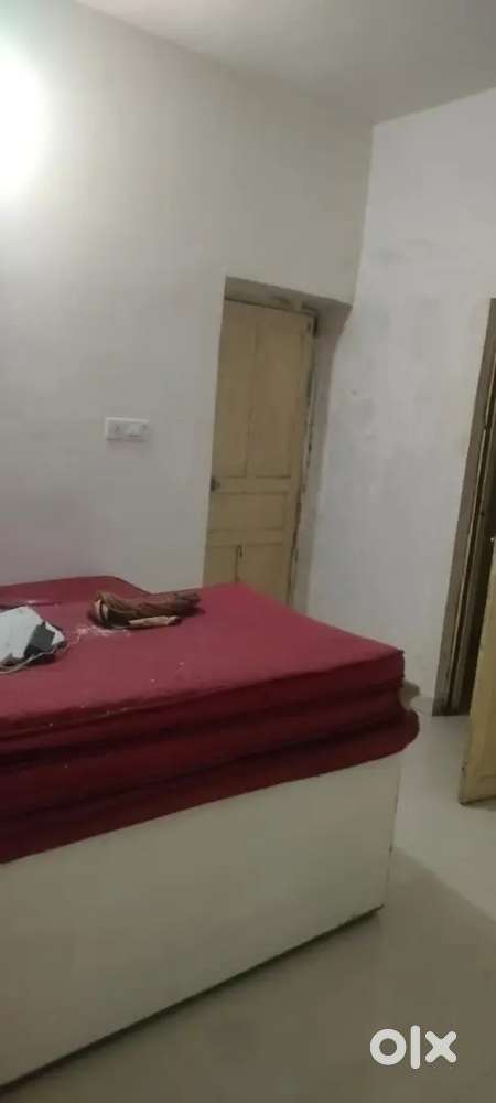 2bhk flat h full furnished near gossip tola rajapur boring road