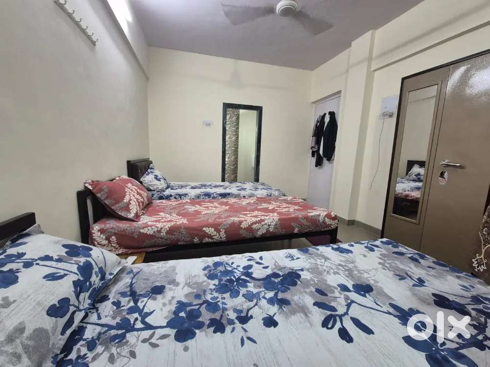 IN BORIVALI No brokerage pg ac non ac premium quality at prime spot