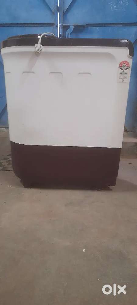 USED WHIRLPOOL SEMI AUTOMATIC WASHING MACHINE