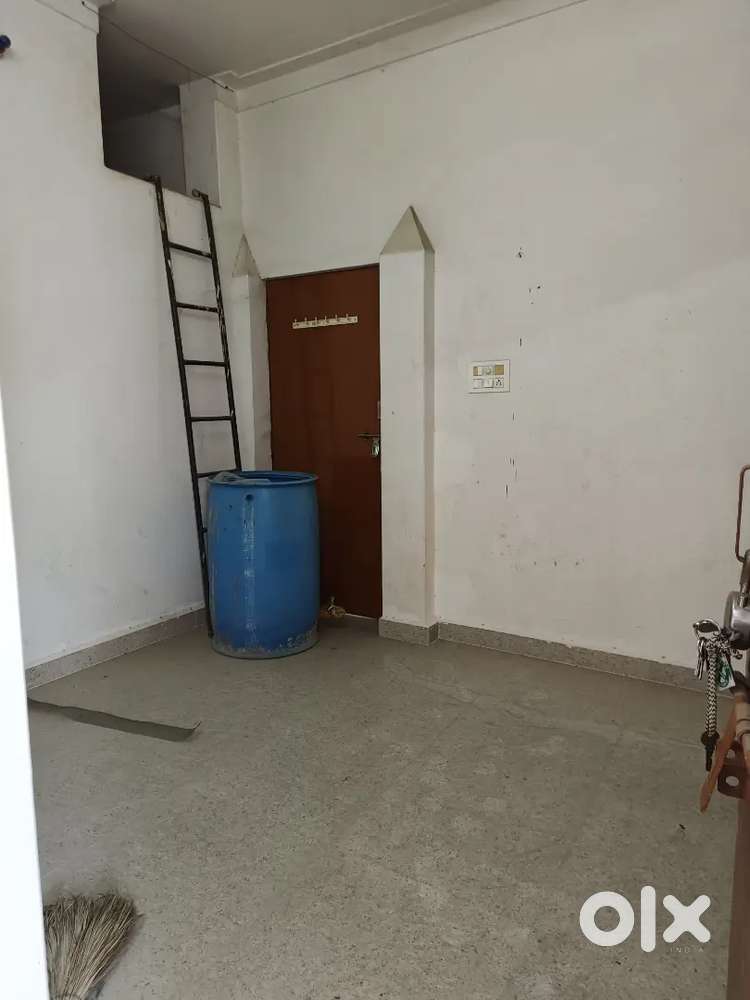 Flat on rent in Kakarmatta DLW main road