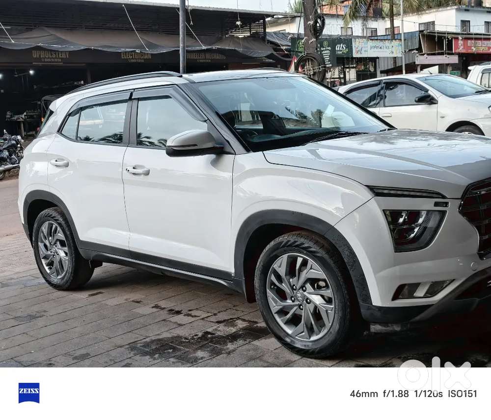 Crata 2020 petrol automatic sunroof neet and cleen.