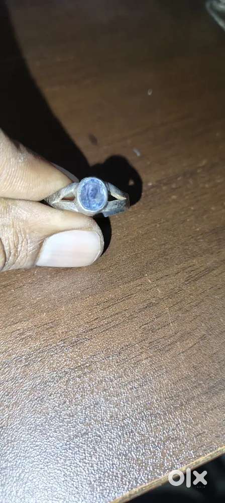 Old blue sapphire ring
