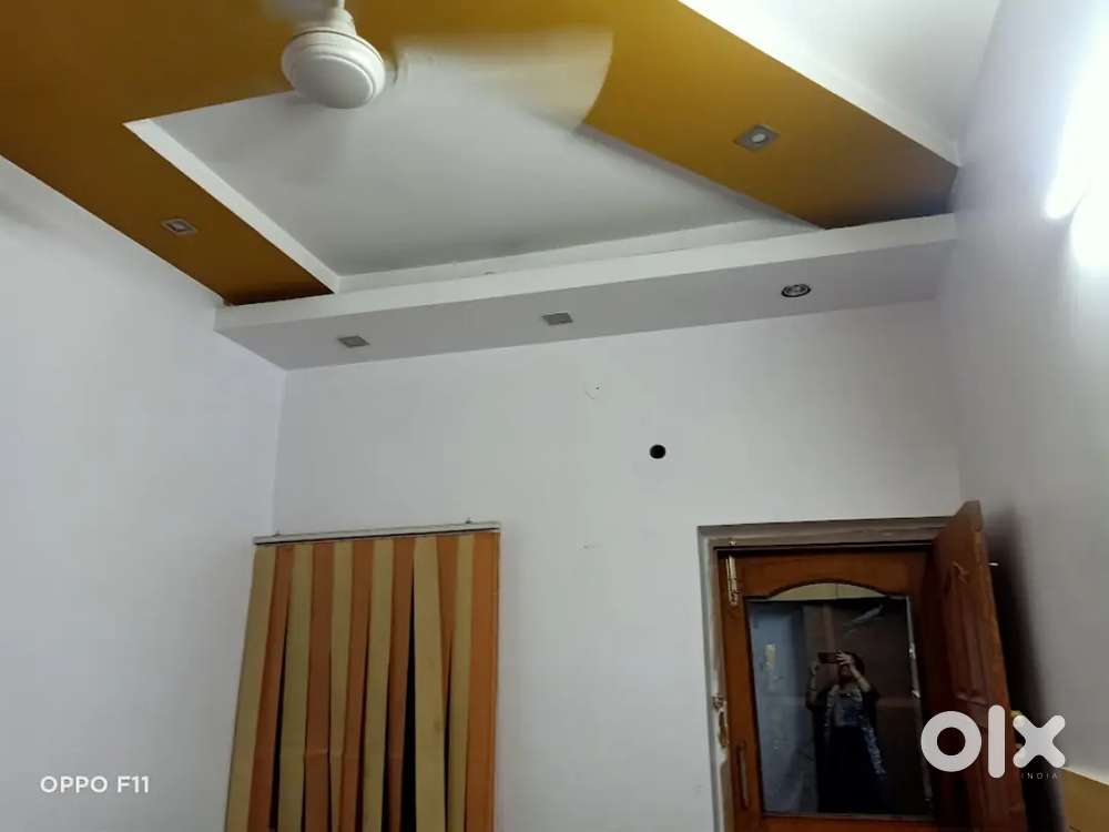 2 bed room independent house with kitchen,lobby and front lawn