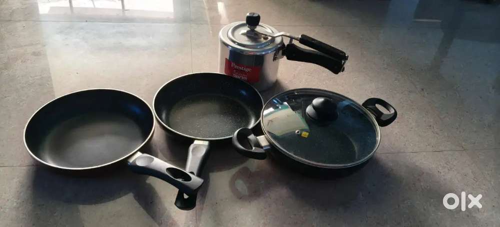 Fry pan and 1liter pressure cooker prestige company