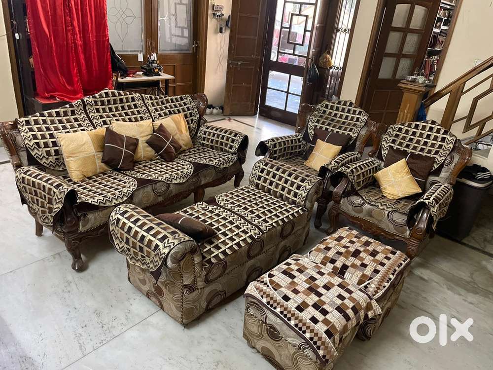 Sofa set availabe