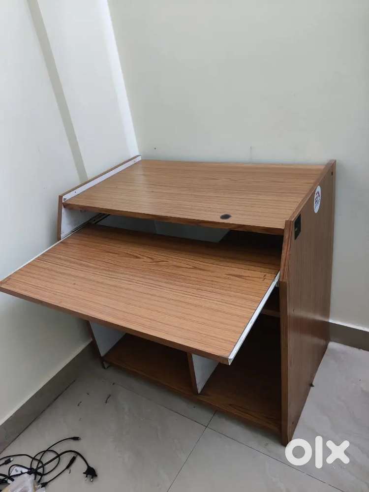 Computer Table in Good Condition