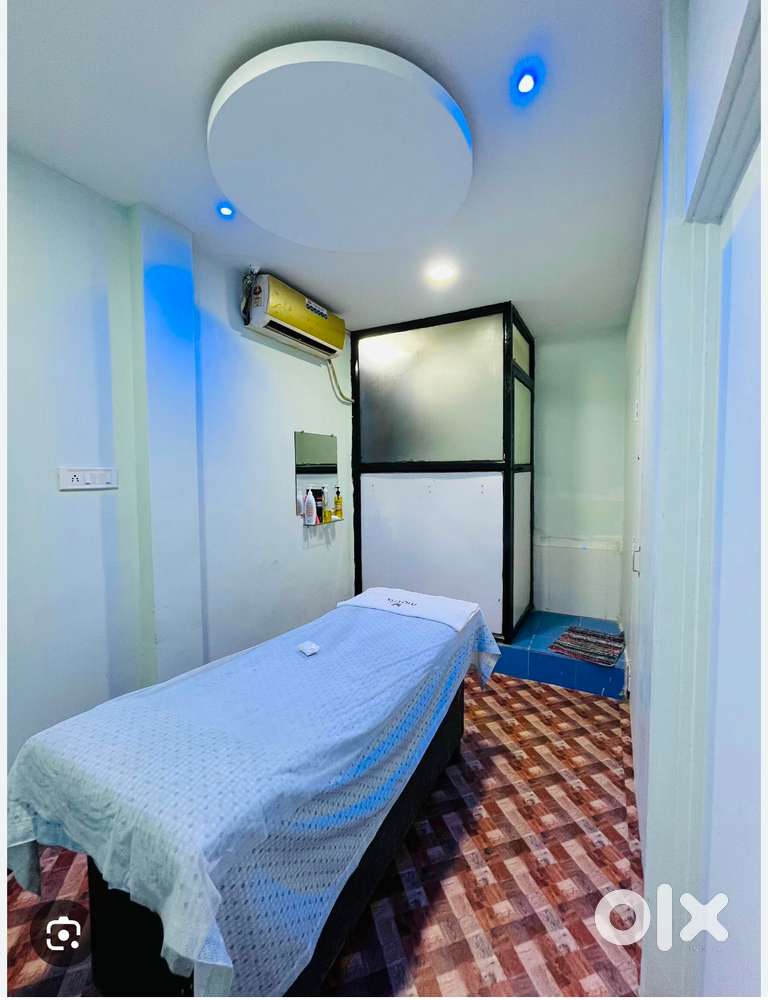 Spa centre me kaam.krne ke lea girls ki jarurat h