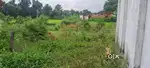 मुदरिया रेलवे कॉलोनी के बगल में रोड से लगा हुआ