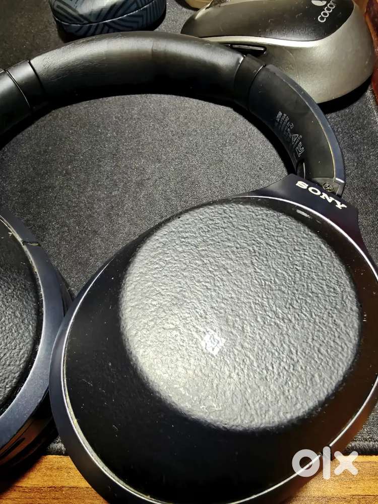 Almost new Sony WH-1000 XM2